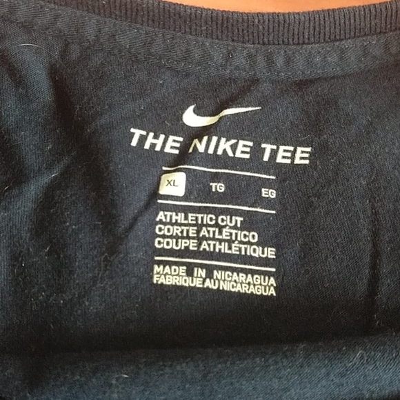 Navy Blue Nike t-shirt - Picture 2 of 2
